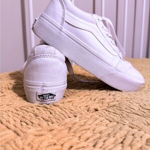 Vans Women's Old Skool Platform White Shoes, Platform 1.5 Inches, Size 6.5